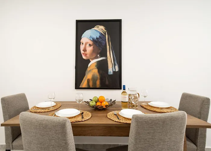 Brand New 2 Bed 2 Bath In By The Sea * Слима