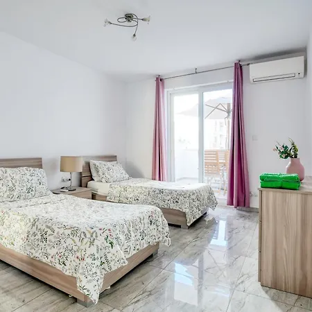 Brand New 2 Bed 2 Bath In By The Sea *