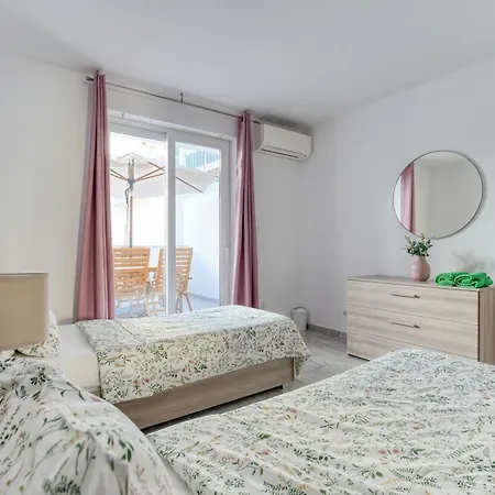 Brand New 2 Bed 2 Bath In By The Sea سليمة