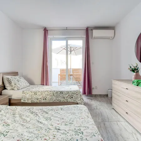 Brand New 2 Bed 2 Bath In By The Sea