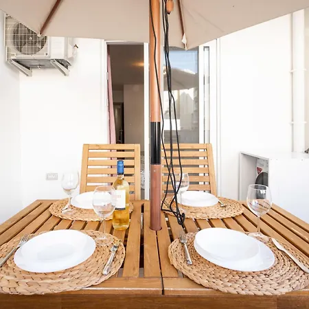 Brand New 2 Bed 2 Bath In By The Sea Lägenhet