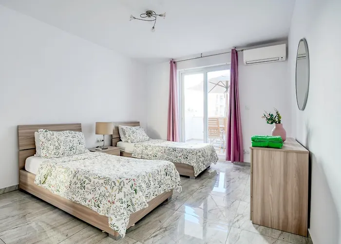 Brand New 2 Bed 2 Bath In By The Sea *