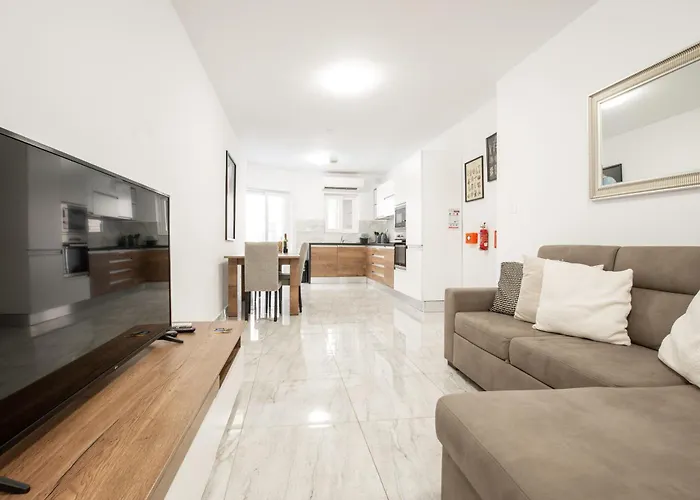 Brand New 2 Bed 2 Bath In By The Sea スリーマ