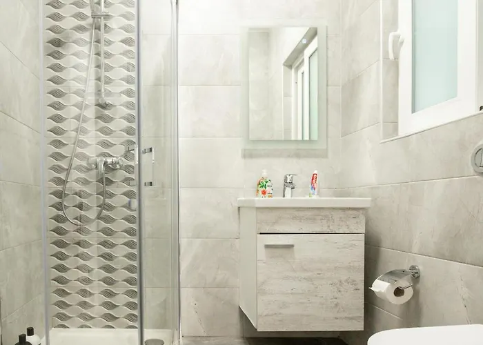 Brand New 2 Bed 2 Bath In By The Sea アパート スリーマ